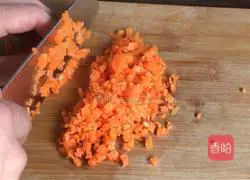 Illustration of how to make leek and egg crystal dumplings 4