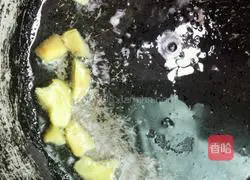 Illustration of how to make fried peas and shrimps 4