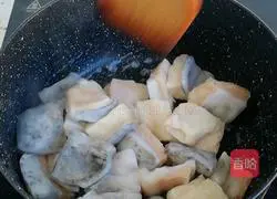 Illustration of how to make grouper tofu soup 2