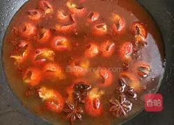 Illustration of how to stir-fry shrimp tails 4