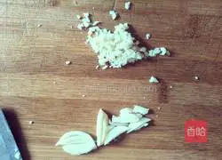 Illustration of how to make loofah, vermicelli and meat slices soup 4