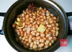 Illustration of how to make soy sauce, star anise and peanut kernels 8