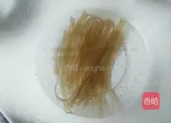 Illustration of how to make mushroom and meat slices soup 2