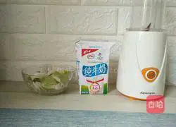 Illustration of how to make guava milkshake 2