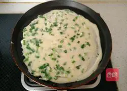 Illustration of how to make chive egg pancake 8