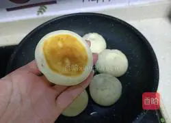 Illustration of how to make fried celery and fresh meat buns 14