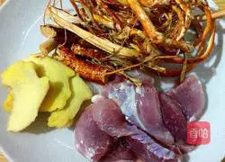 Illustration of how to make five-finger peach chicken soup 2