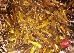 Illustration of how to make salty scallion noodles 5