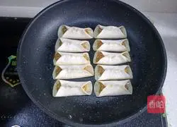Illustration of how to make zucchini and fresh meat pot stickers 14