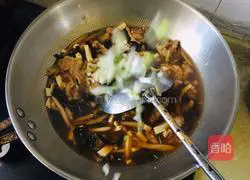 Illustration of braised crispy pork 11