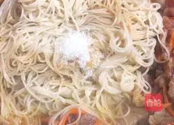 Illustration of home-style lean meat fried noodles 6