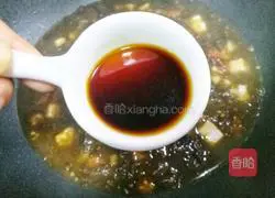 Illustration of how to make seaweed, tomato and tofu soup 6