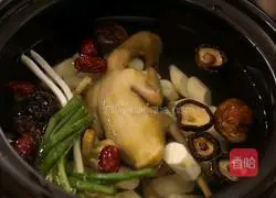 Illustration of how to make yam and pigeon soup 4