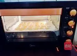 Illustration of making butter biscuits 12