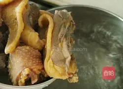 Illustration of how to make yam and red date chicken soup 4