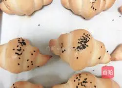 Illustration of how to make delicious and easy-to-make croissants 8