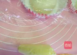 Illustration of how to make custard bread 8