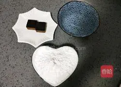 Illustration of how to make pearl milk tea 1