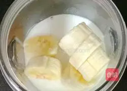 Prunus Banana Milkshake (Baby Complementary Food) Recipe Illustration 4