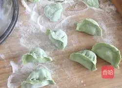 Illustration of how to make spinach noodles, pork and green onion dumplings 5