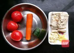 Illustration of how to make curry tomato braised pot cake 1