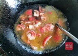 Illustration of how to make tomato and crucian carp soup 6