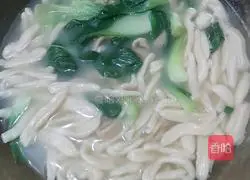 Illustration of making scissor noodles 4