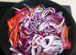 Illustration of how to make vegetarian fried instant noodles 7