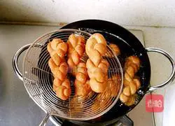 Illustration of making soft twist twist 12