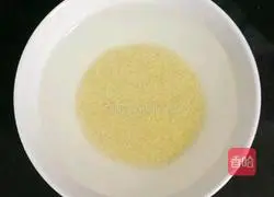Illustration of how to make sweet and sour millet cakes (baby food supplement) 1