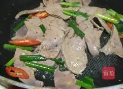 Illustration of how to stir-fry pork liver 4