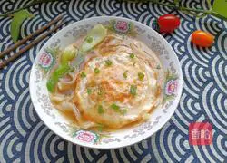 Illustration of how to make fried egg noodle soup 1