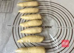 Illustration of how to make classic butter rolls 6