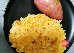 Illustration of how to make white fungus and sweet potato pulp 1
