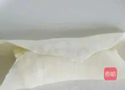 Illustration of how to make banana rolls 3