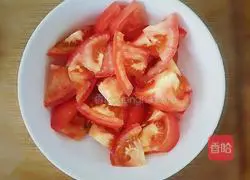 Illustration of how to make tomato, basa, fish and tofu soup 3