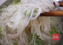 Illustration of how to make vegetable and pork ribs noodle soup 5