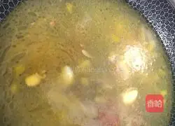 Illustration of how to make pork slices in sour soup 2