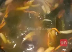 Illustration of original Cordyceps flower, yam, assorted seafood and mushroom soup 4