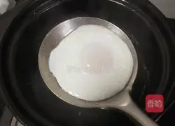 Illustration of how to make spiced omelette 6