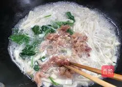 Sweet potato leaves and shredded pork Noodle Soup - Magical Flour Recipe Illustration 13