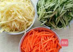 Illustration of how to make handmade mixed noodles 2