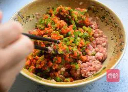 Colored Pepper Pork Dumplings Recipe Illustration 6