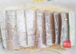 Illustration of how to use golden needle ribbons to welcome the New Year 7