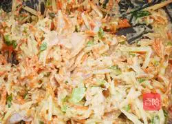 Illustration of how to make shrimp and vegetable cakes 11