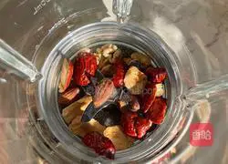 Illustration of how to make black bean nut rice cereal 4