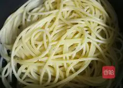 Ketchup Illustration of how to make fried pasta 3