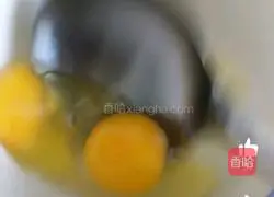 Illustration of how to make coriander and egg soup 9