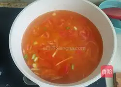 Illustration of how to make tomato and enoki mushroom shrimp soup 9