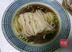 Illustration of how to make breakfast clear noodle soup 6